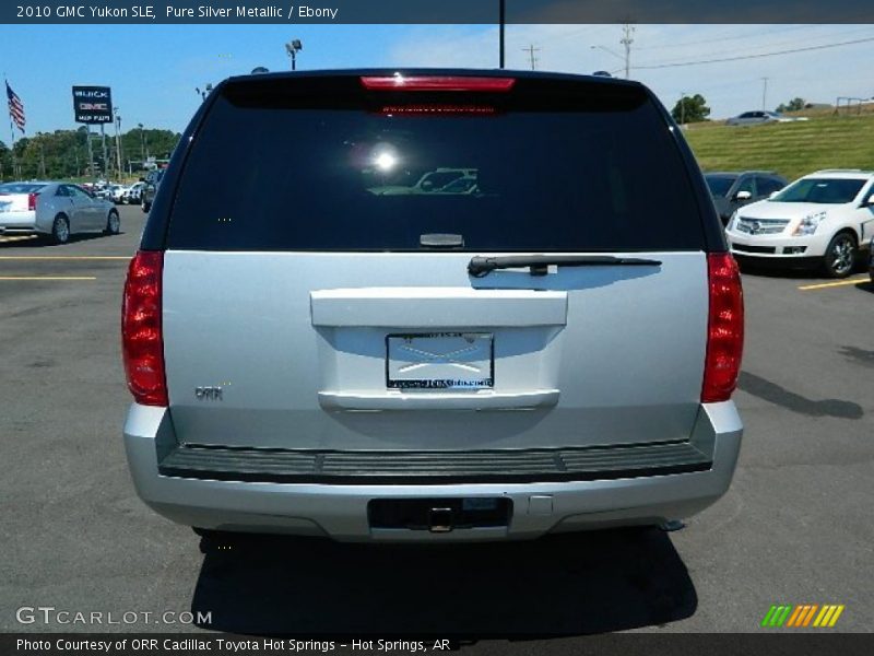Pure Silver Metallic / Ebony 2010 GMC Yukon SLE