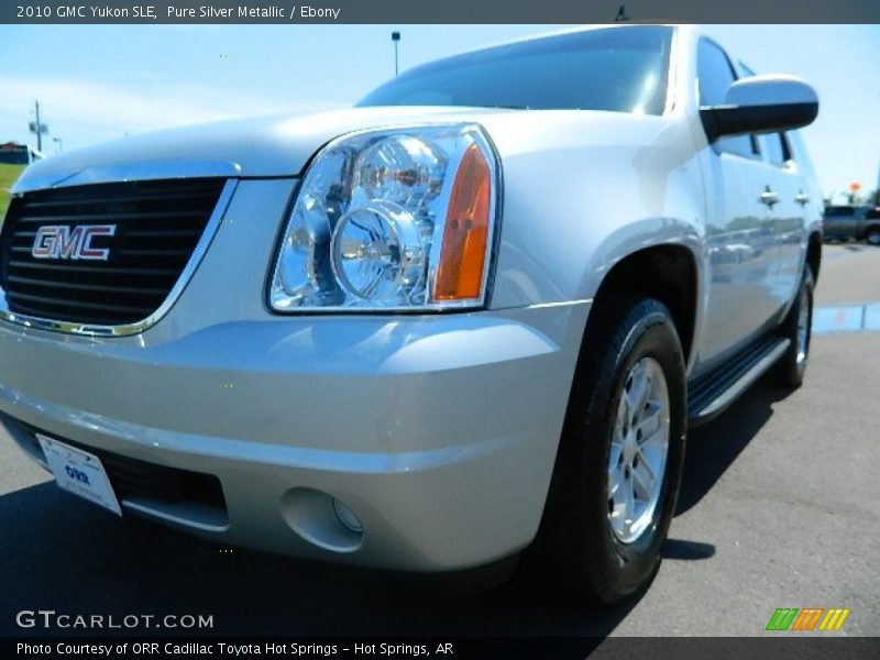 Pure Silver Metallic / Ebony 2010 GMC Yukon SLE