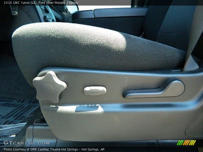 Pure Silver Metallic / Ebony 2010 GMC Yukon SLE
