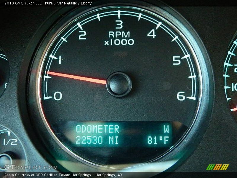 Pure Silver Metallic / Ebony 2010 GMC Yukon SLE