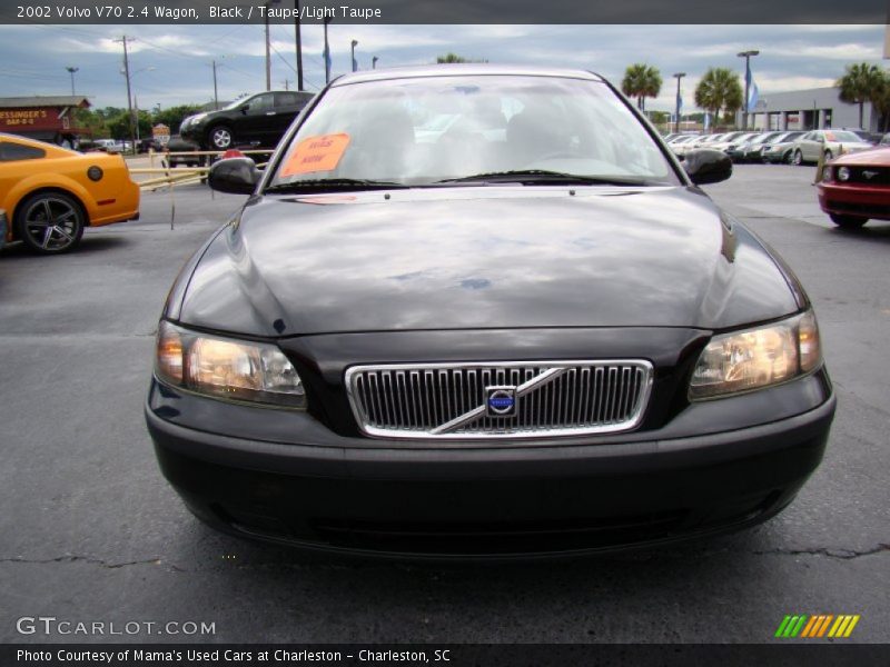 Black / Taupe/Light Taupe 2002 Volvo V70 2.4 Wagon