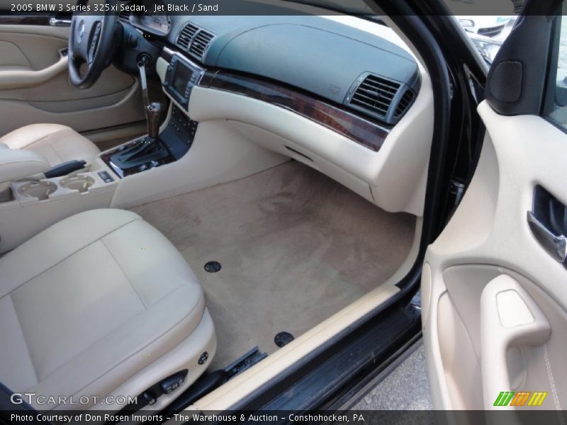 Jet Black / Sand 2005 BMW 3 Series 325xi Sedan