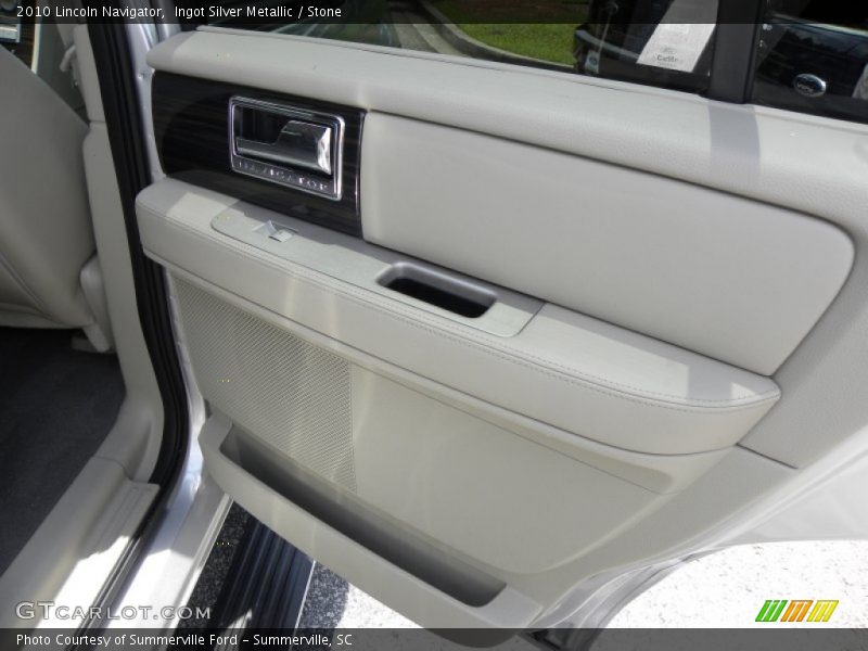 Ingot Silver Metallic / Stone 2010 Lincoln Navigator