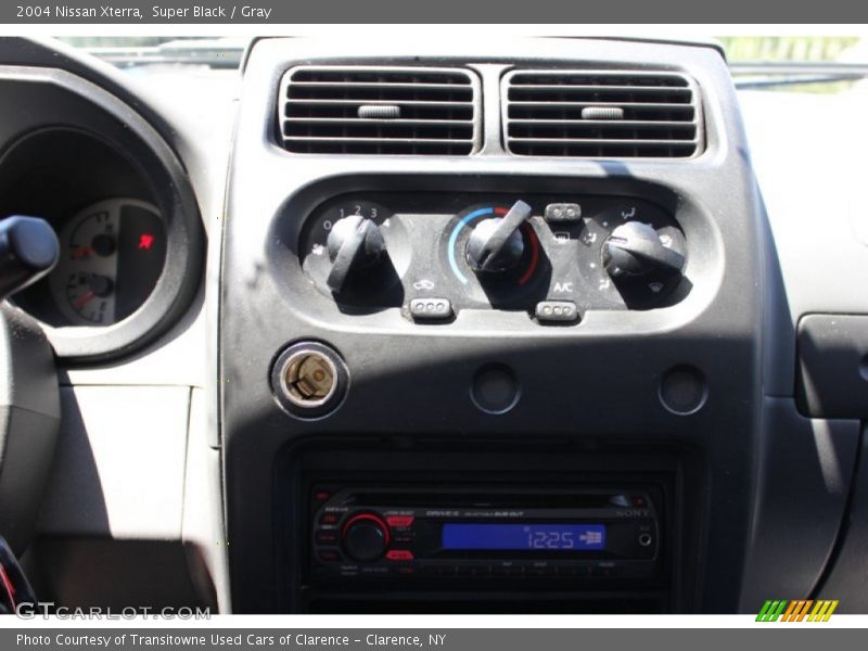 Super Black / Gray 2004 Nissan Xterra