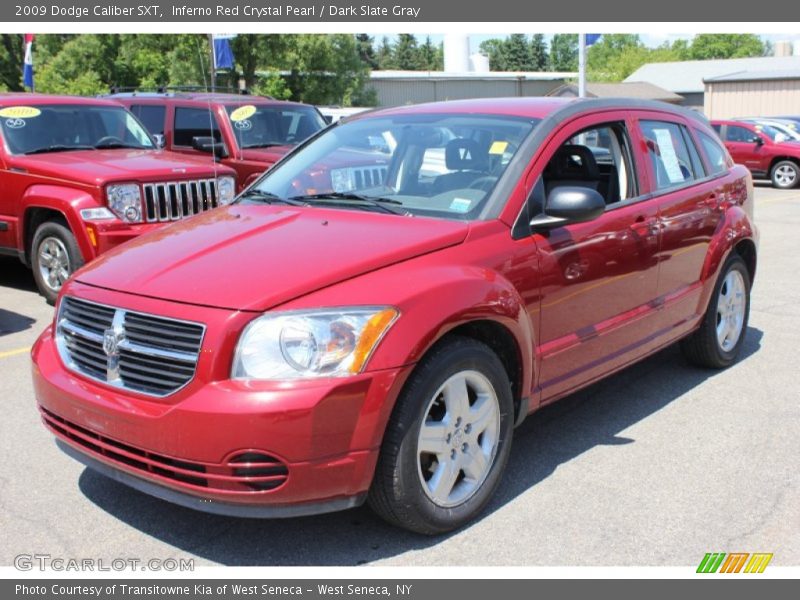 Front 3/4 View of 2009 Caliber SXT