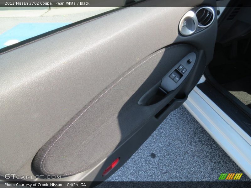 Pearl White / Black 2012 Nissan 370Z Coupe