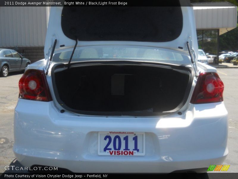 Bright White / Black/Light Frost Beige 2011 Dodge Avenger Mainstreet