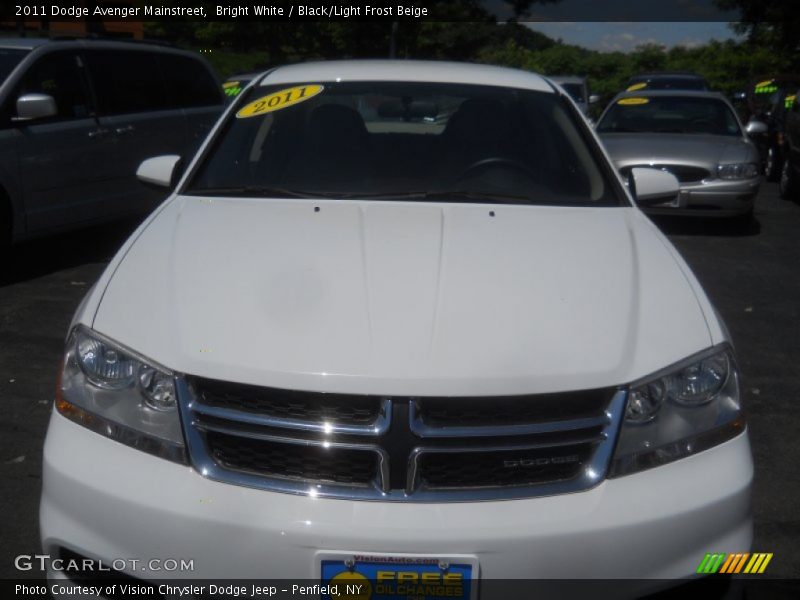 Bright White / Black/Light Frost Beige 2011 Dodge Avenger Mainstreet