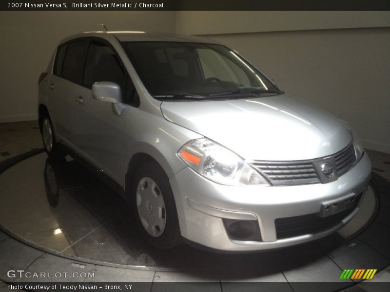 Brilliant Silver Metallic / Charcoal 2007 Nissan Versa S