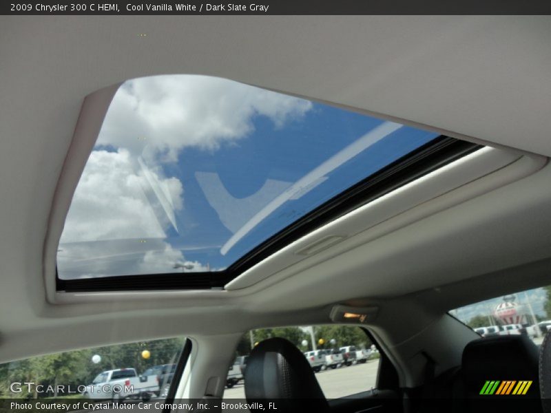 Cool Vanilla White / Dark Slate Gray 2009 Chrysler 300 C HEMI