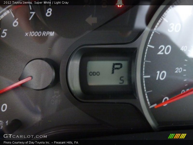 Super White / Light Gray 2012 Toyota Sienna