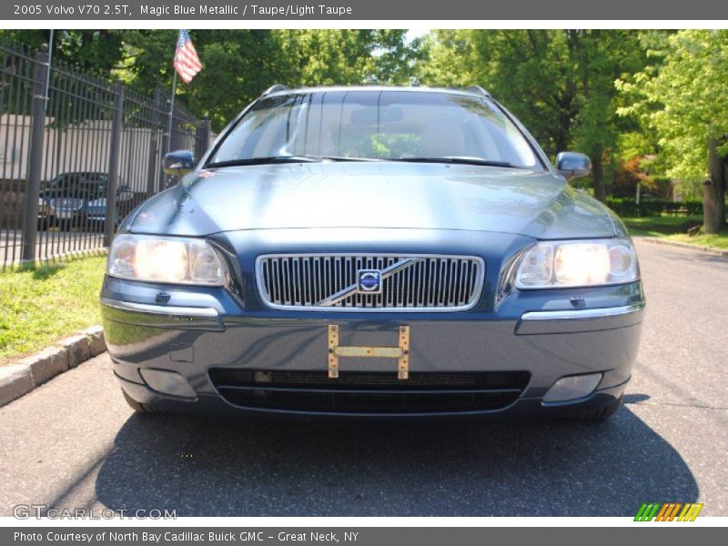 Magic Blue Metallic / Taupe/Light Taupe 2005 Volvo V70 2.5T