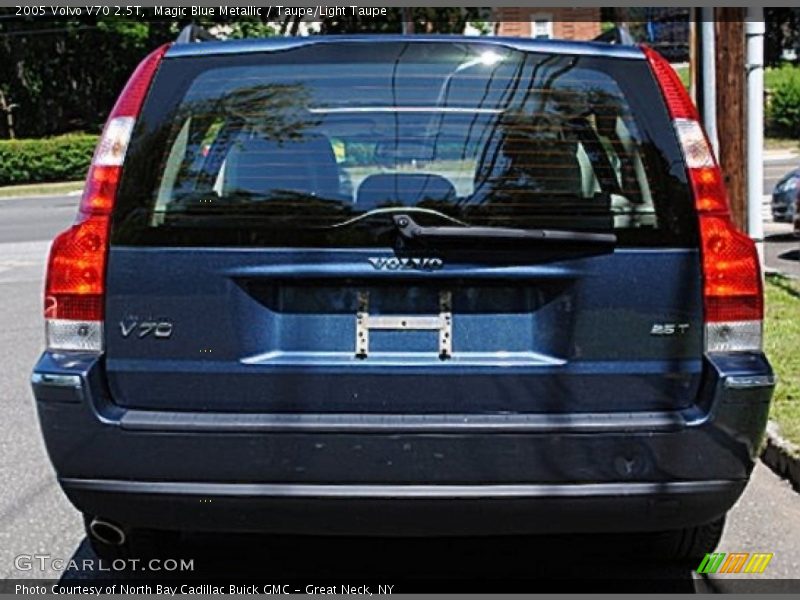 Magic Blue Metallic / Taupe/Light Taupe 2005 Volvo V70 2.5T