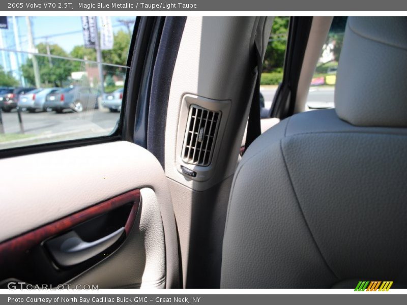 Magic Blue Metallic / Taupe/Light Taupe 2005 Volvo V70 2.5T