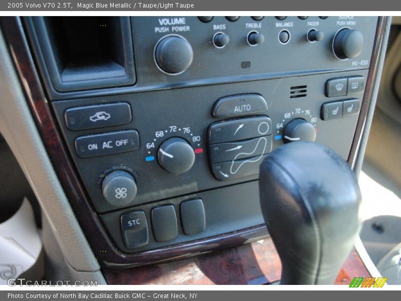 Magic Blue Metallic / Taupe/Light Taupe 2005 Volvo V70 2.5T