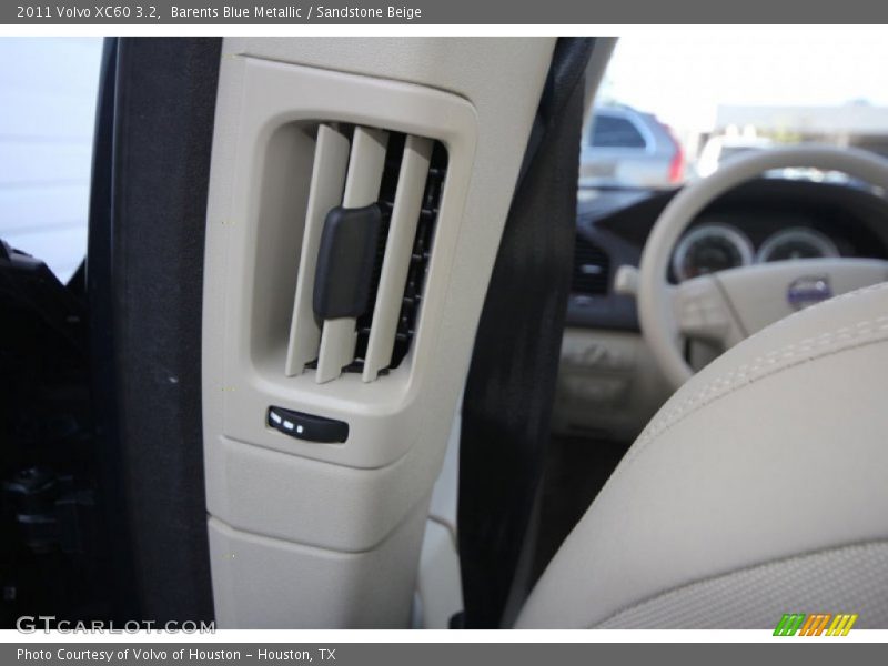 Barents Blue Metallic / Sandstone Beige 2011 Volvo XC60 3.2