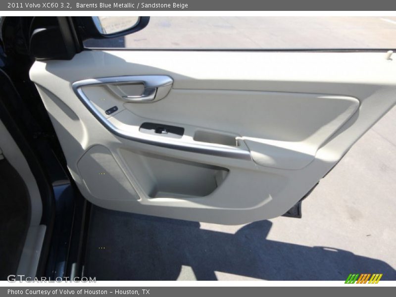Barents Blue Metallic / Sandstone Beige 2011 Volvo XC60 3.2