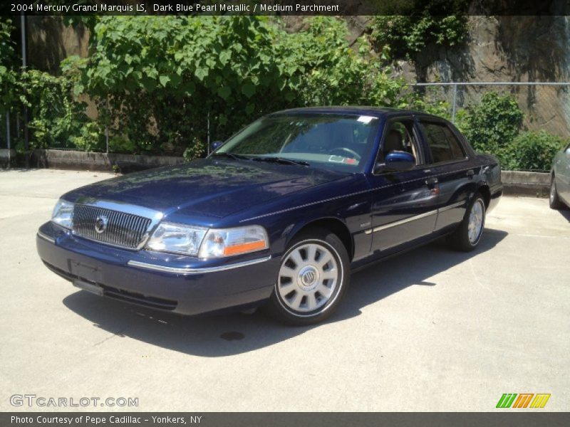 Front 3/4 View of 2004 Grand Marquis LS