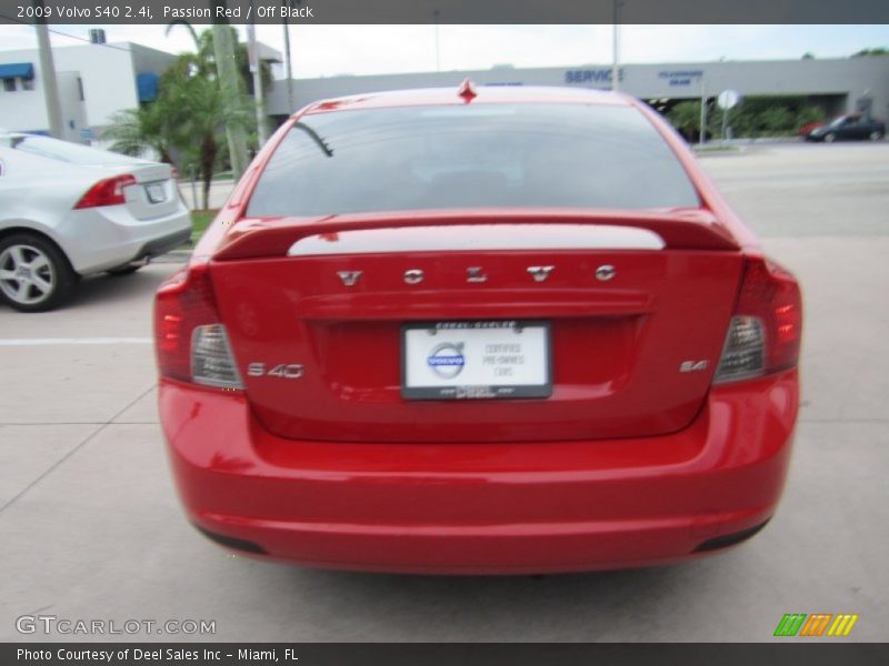 Passion Red / Off Black 2009 Volvo S40 2.4i