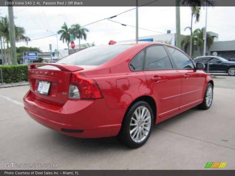 Passion Red / Off Black 2009 Volvo S40 2.4i
