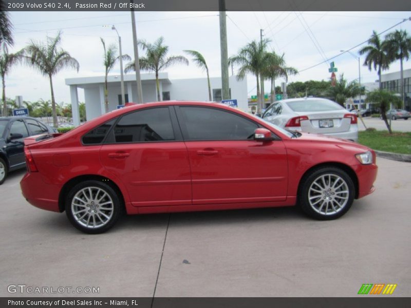 Passion Red / Off Black 2009 Volvo S40 2.4i