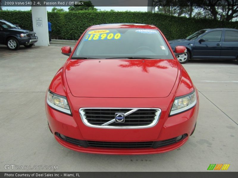 Passion Red / Off Black 2009 Volvo S40 2.4i