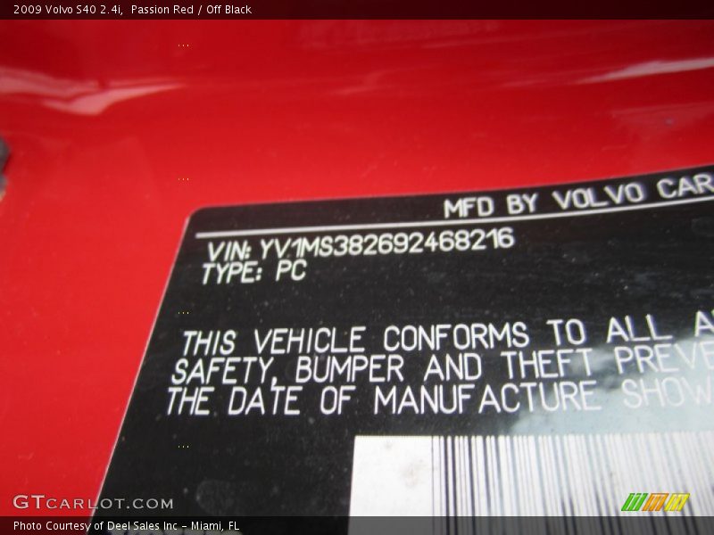 Passion Red / Off Black 2009 Volvo S40 2.4i