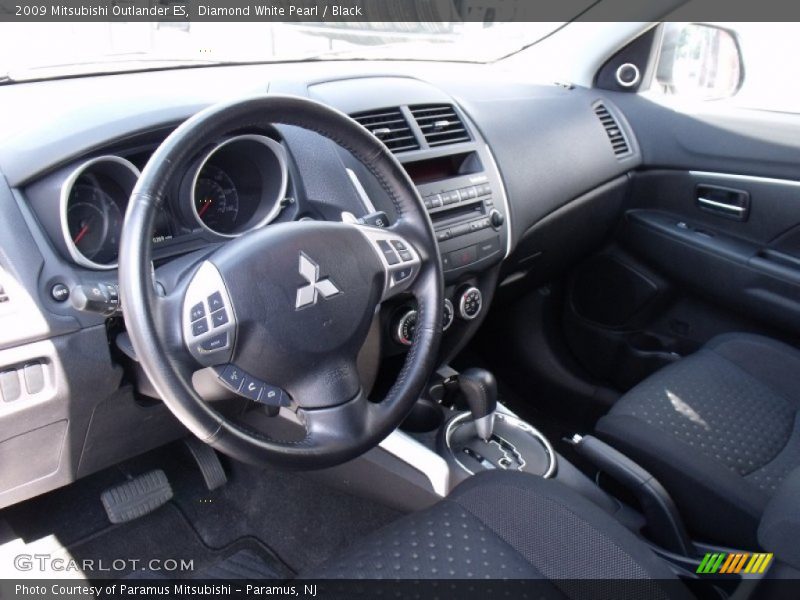 Diamond White Pearl / Black 2009 Mitsubishi Outlander ES