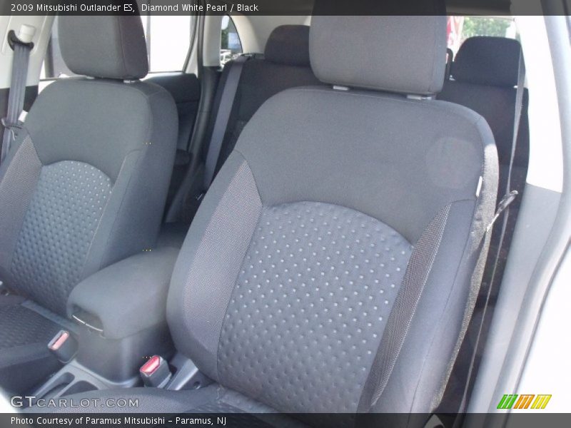 Diamond White Pearl / Black 2009 Mitsubishi Outlander ES