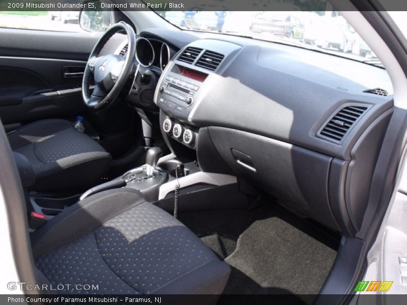 Diamond White Pearl / Black 2009 Mitsubishi Outlander ES