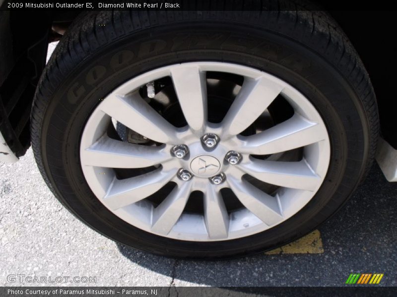 Diamond White Pearl / Black 2009 Mitsubishi Outlander ES