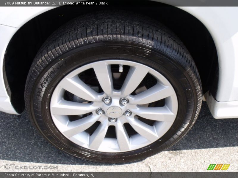 Diamond White Pearl / Black 2009 Mitsubishi Outlander ES