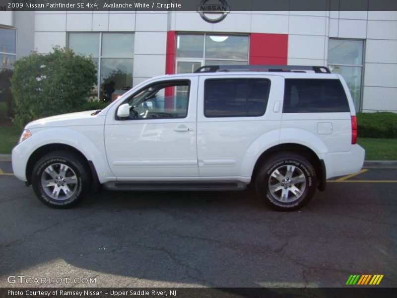 Avalanche White / Graphite 2009 Nissan Pathfinder SE 4x4