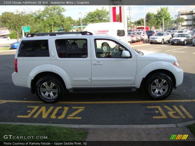 Avalanche White / Graphite 2009 Nissan Pathfinder SE 4x4