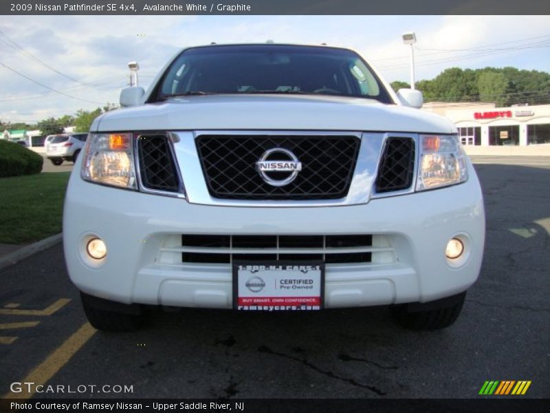 Avalanche White / Graphite 2009 Nissan Pathfinder SE 4x4