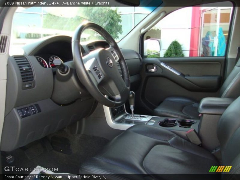 Avalanche White / Graphite 2009 Nissan Pathfinder SE 4x4