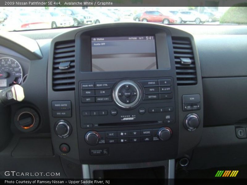 Avalanche White / Graphite 2009 Nissan Pathfinder SE 4x4