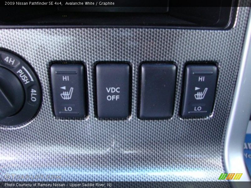 Avalanche White / Graphite 2009 Nissan Pathfinder SE 4x4
