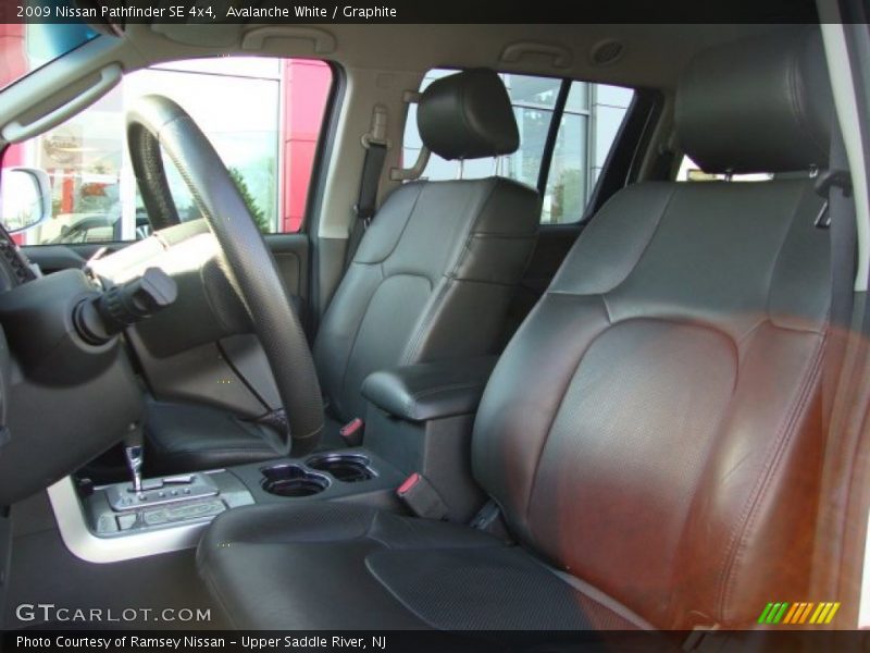 Avalanche White / Graphite 2009 Nissan Pathfinder SE 4x4