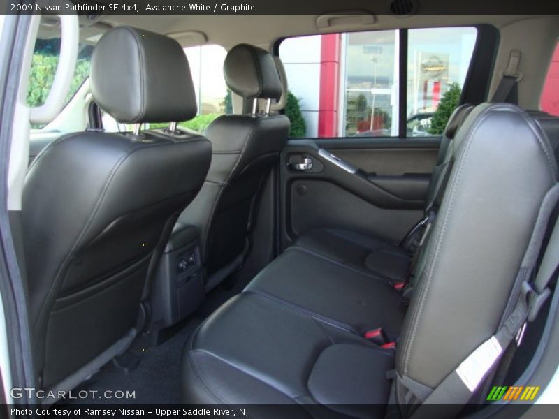 Avalanche White / Graphite 2009 Nissan Pathfinder SE 4x4