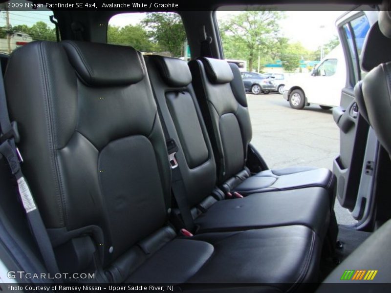 Avalanche White / Graphite 2009 Nissan Pathfinder SE 4x4