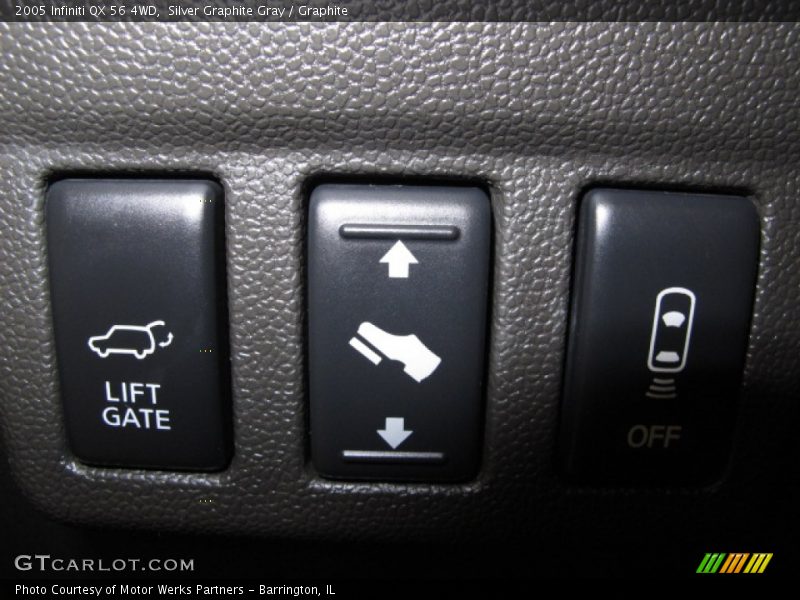 Controls of 2005 QX 56 4WD