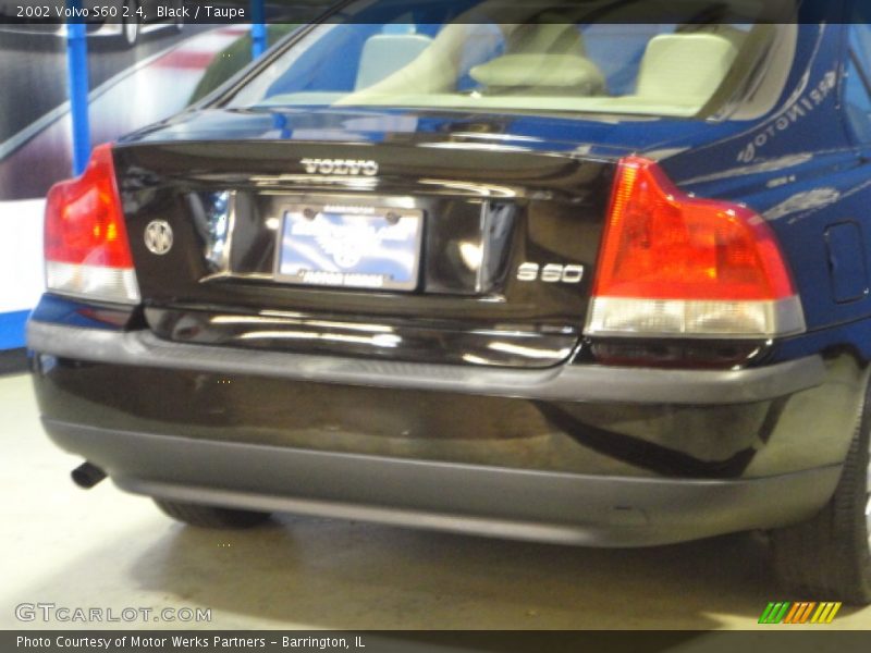 Black / Taupe 2002 Volvo S60 2.4