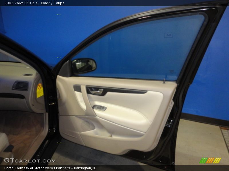 Black / Taupe 2002 Volvo S60 2.4