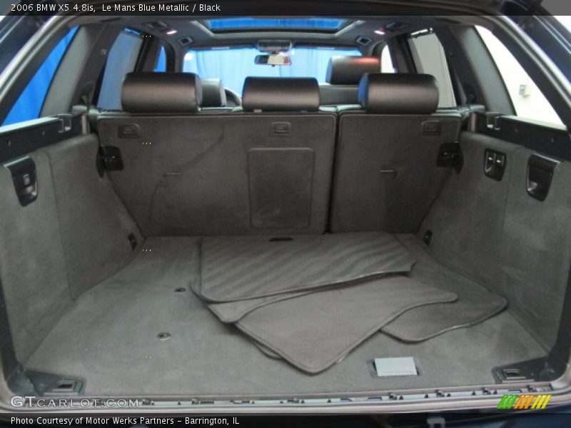  2006 X5 4.8is Trunk