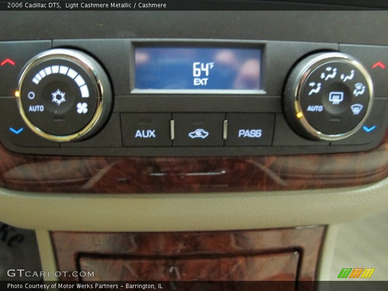 Light Cashmere Metallic / Cashmere 2006 Cadillac DTS