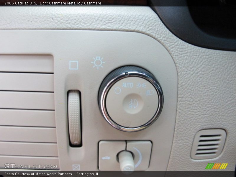 Light Cashmere Metallic / Cashmere 2006 Cadillac DTS