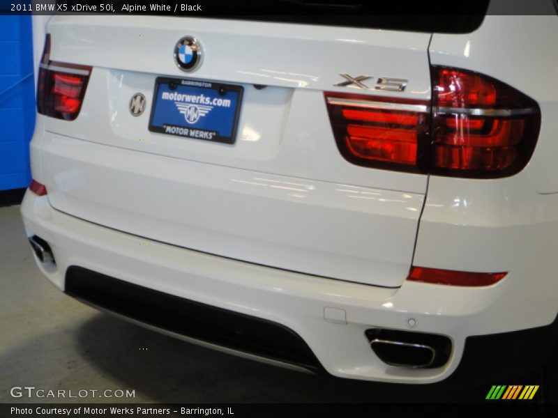 Alpine White / Black 2011 BMW X5 xDrive 50i