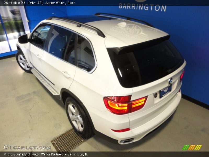 Alpine White / Black 2011 BMW X5 xDrive 50i