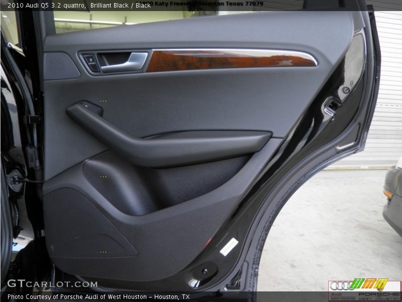 Brilliant Black / Black 2010 Audi Q5 3.2 quattro